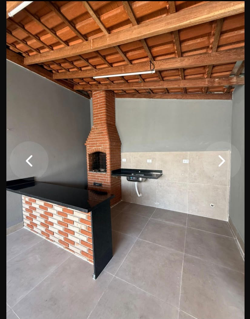 Área gourmet coberta com churrasqueira de alvenaria